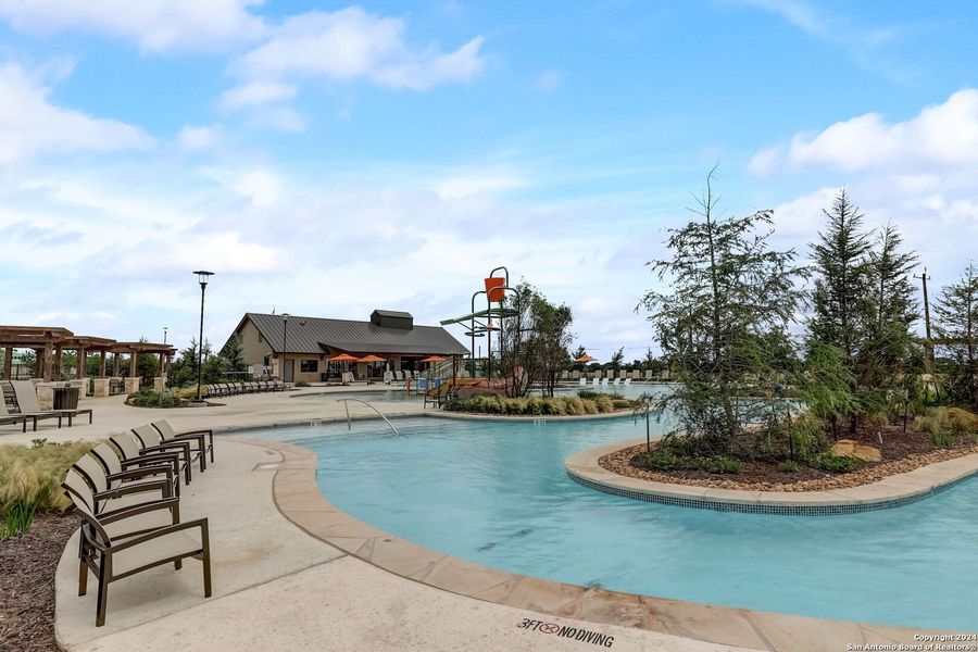 Community amenities in Hennersby Hollow, San Antonio (Image 9).