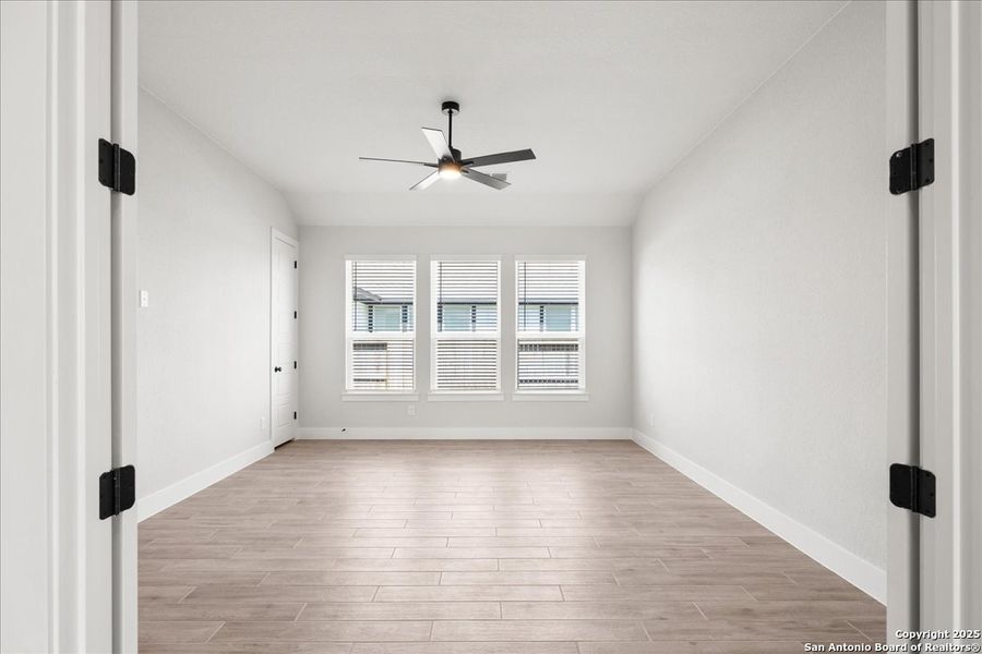Spacious, unfurnished interior of a new home in Village at Three Oaks, Seguin (Image 17). Spacious, unfurnished interior of a new home in Village at Three Oaks, Seguin (Image 17).