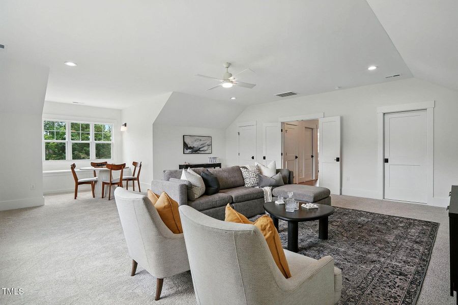 60-web-or-mls-Photo_029 (2) 60-web-or-mls-Photo_029 (2)