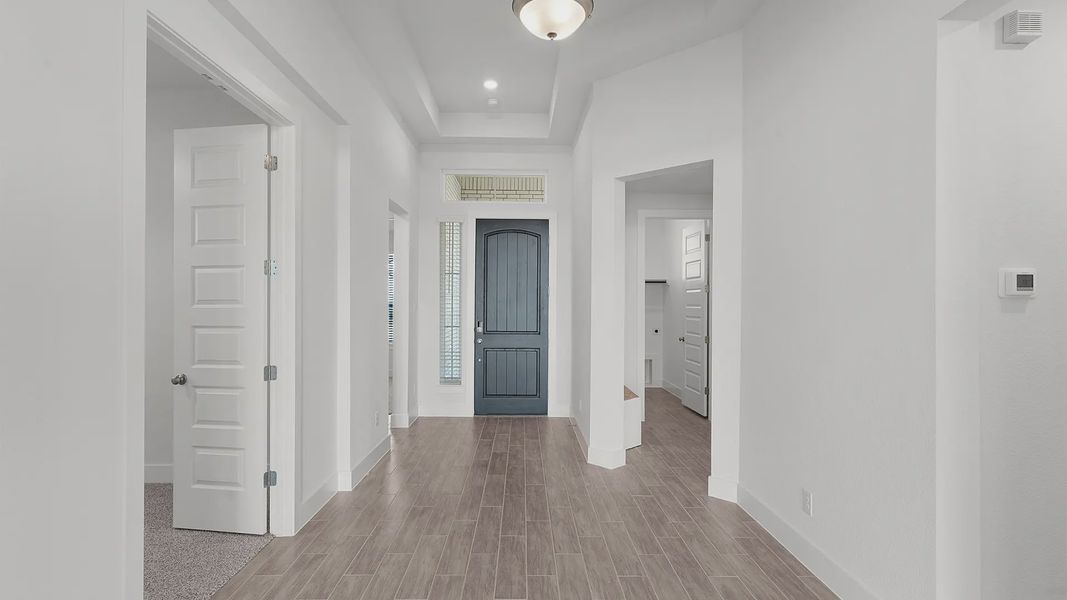 Spacious, unfurnished interior of a new home in Highland Village, Georgetown (Image 10).