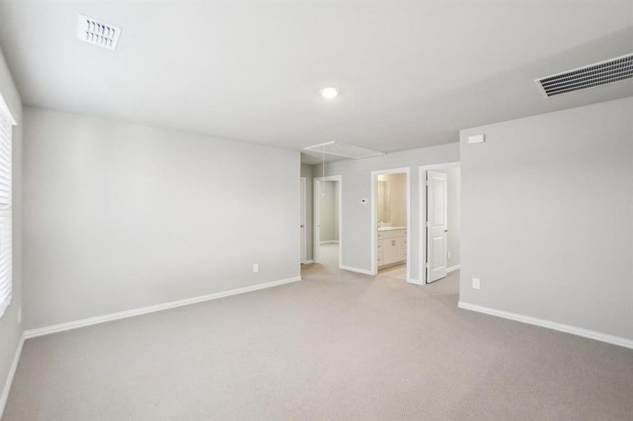 Spacious, unfurnished interior of a new home in Simpson Crossing - Spring Series, McKinney (Image 18).