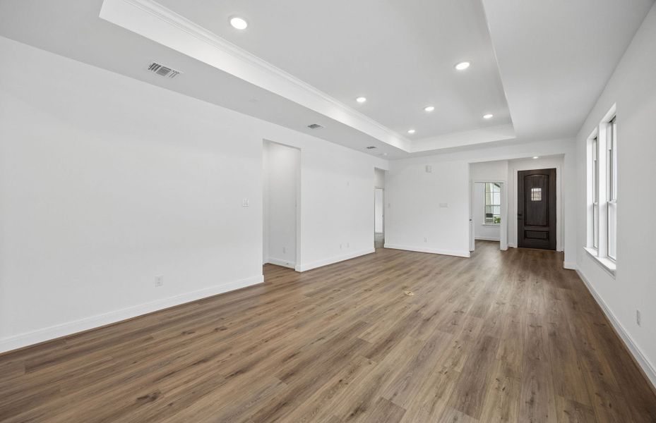 Spacious, unfurnished interior of a new home in Del Webb in Chambers Creek, Willis (Image 18).