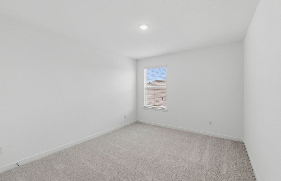 Spacious, unfurnished interior of a new home in Sunfield, Buda (Image 16).