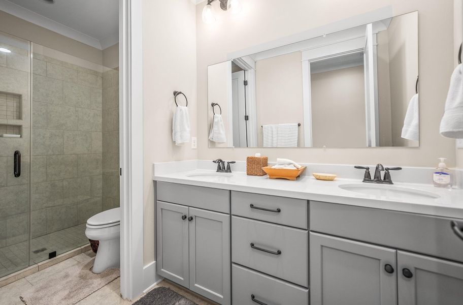 Furnished interior view inside a new home in , Beaufort (Image 39).