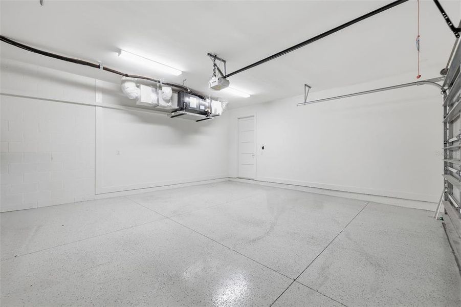 Spacious, unfurnished interior of a new home in , Tampa (Image 40).