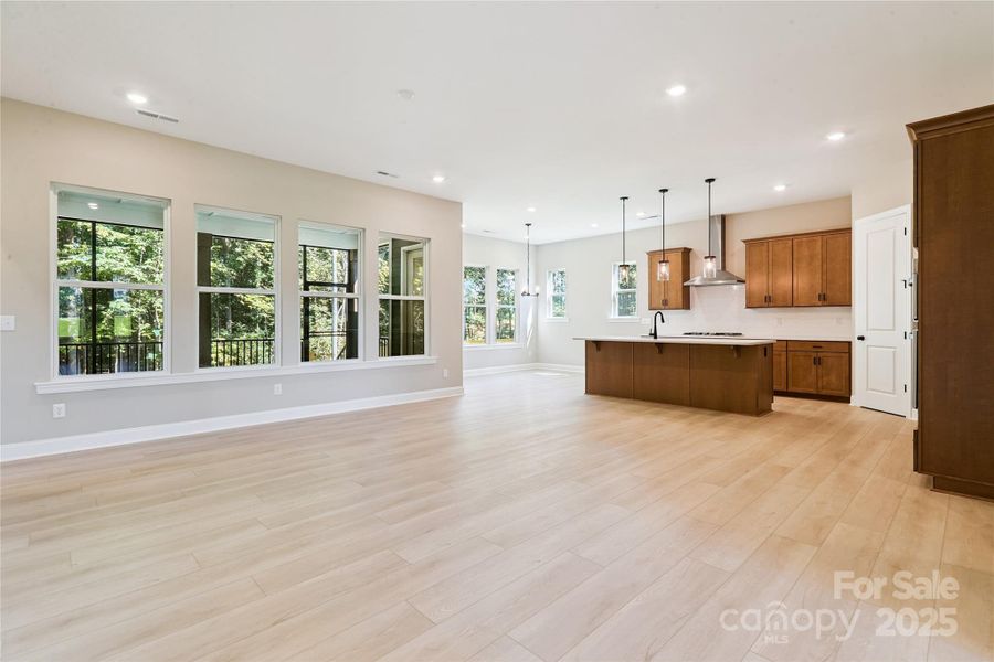 Image 11 of a home in Rolling Meadows.