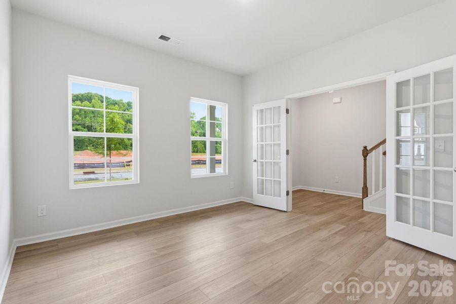 Spacious, unfurnished interior of a new home in Piper Creek, Newton (Image 15).
