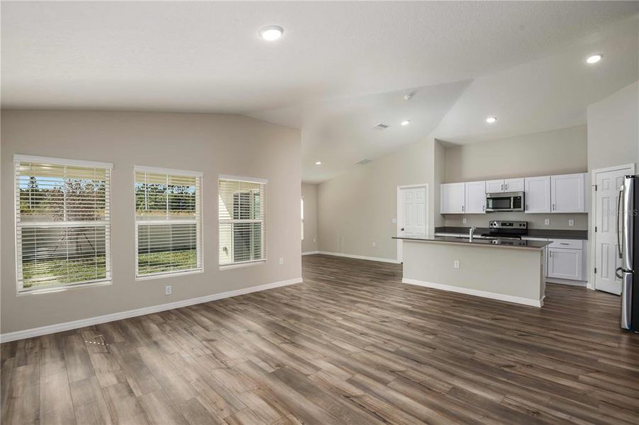 Spacious, unfurnished interior of a new home in Crosswinds, Haines City (Image 28).
