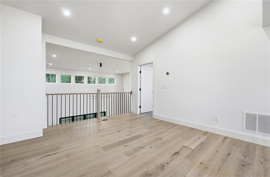 Spacious, unfurnished interior of a new home in , Gainesville (Image 26).