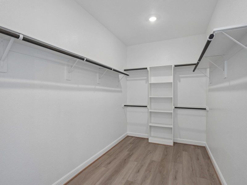 Spacious, unfurnished interior of a new home in Massey Oaks - Estate Series, Pearland (Image 39).
