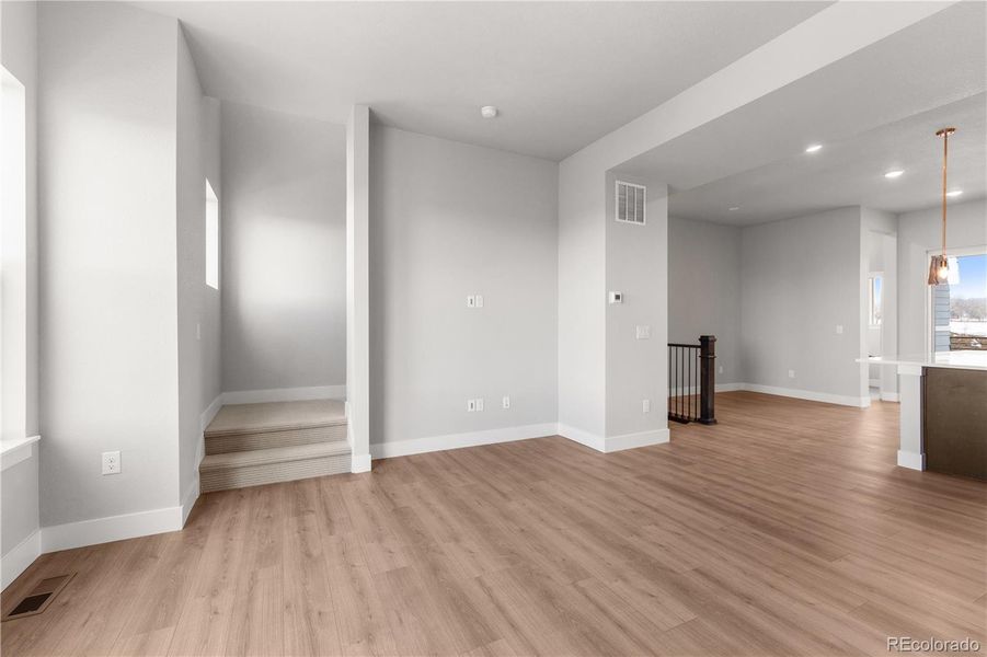 Spacious, unfurnished interior of a new home in Dillon Pointe - Skyview, Broomfield (Image 17).