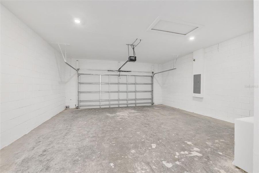 Spacious, unfurnished interior of a new home in , Ocala (Image 37).