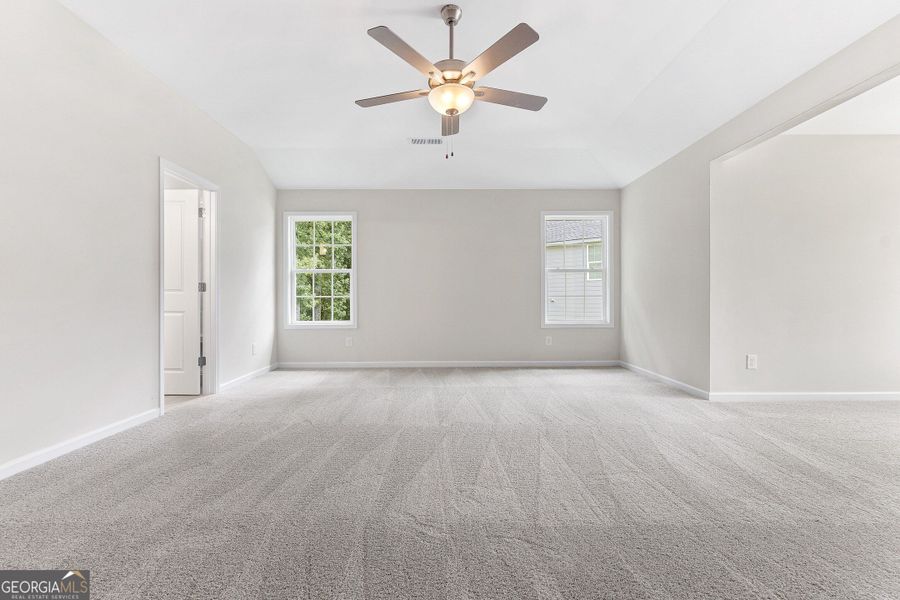 Spacious, unfurnished interior of a new home in Juliette Crossing, Forsyth (Image 101).
