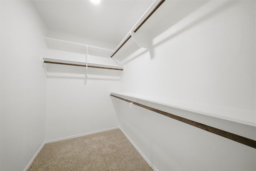 Spacious, unfurnished interior of a new home in , Navasota (Image 12).