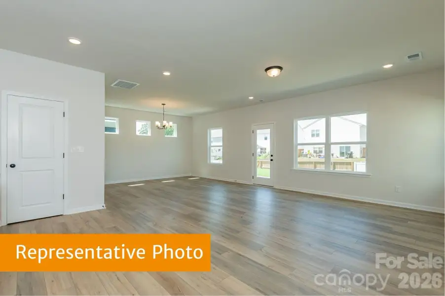 Spacious, unfurnished interior of a new home in Sunset Meadows, Charlotte (Image 4).