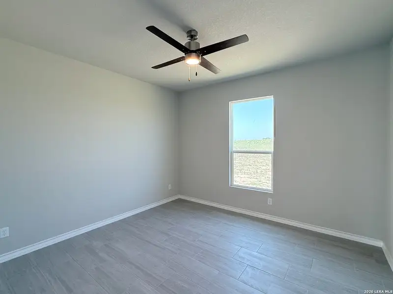 Spacious, unfurnished interior of a new home in , La Vernia (Image 15).