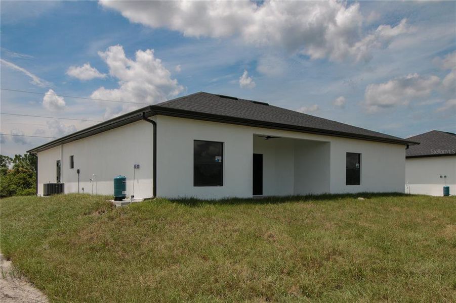 Exterior details and patio area of a home in , Lehigh Acres (Image 4).