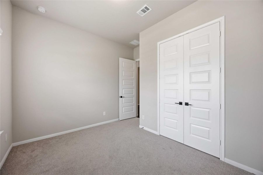 Spacious, unfurnished interior of a new home in Lakes of Champion's Estates, Mont Belvieu (Image 20). Spacious, unfurnished interior of a new home in Lakes of Champion's Estates, Mont Belvieu (Image 20).