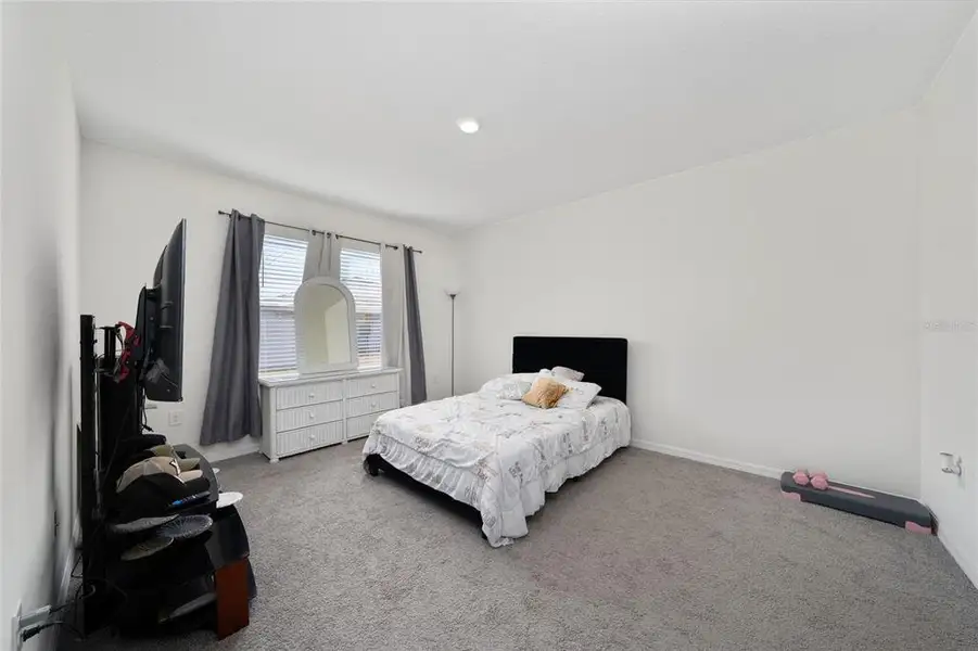 Furnished interior view inside a new home in , Umatilla (Image 11).