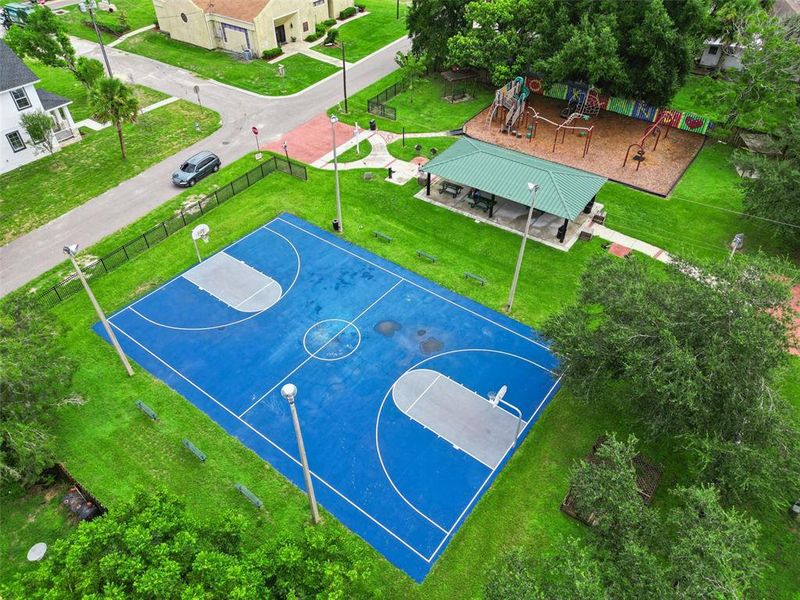 Community amenities in , Oakland (Image 32). Community amenities in , Oakland (Image 32).