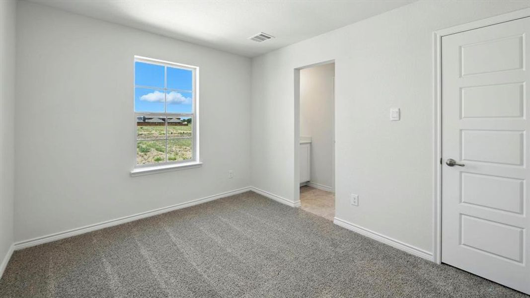 Spacious, unfurnished interior of a new home in Winchester Crossing, Princeton (Image 37).