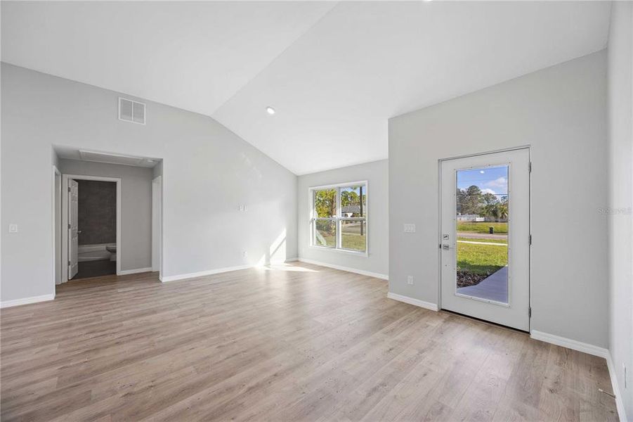 Spacious, unfurnished interior of a new home in , North Port (Image 13).