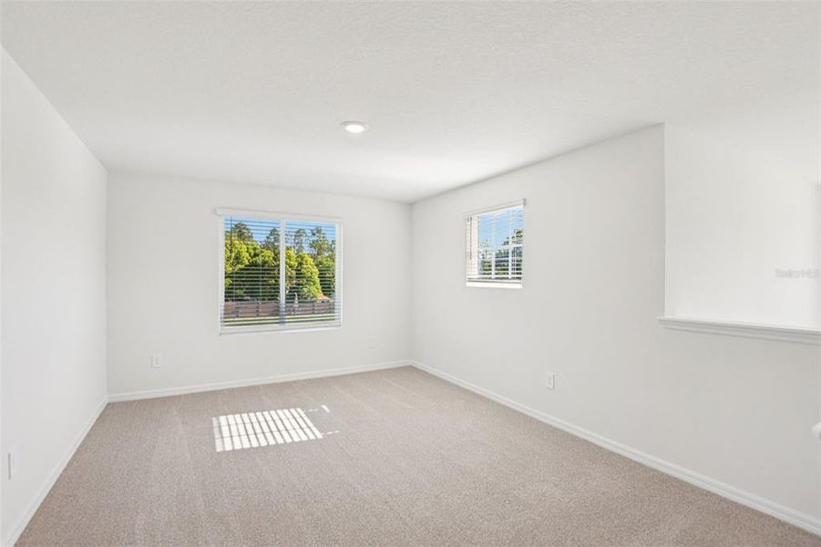 Spacious, unfurnished interior of a new home in Hilltop Vistas, Dade City (Image 24).
