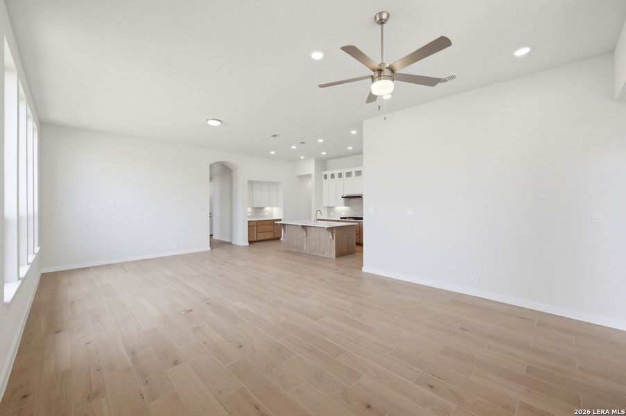 Spacious, unfurnished interior of a new home in Mayfair, New Braunfels (Image 17).