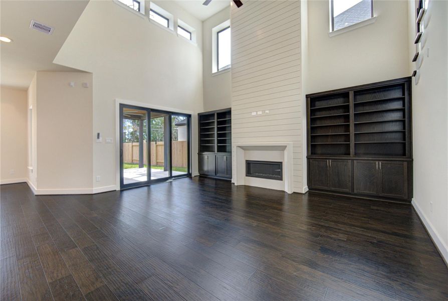 Spacious, unfurnished interior of a new home in Westview Terrace, Houston (Image 32).