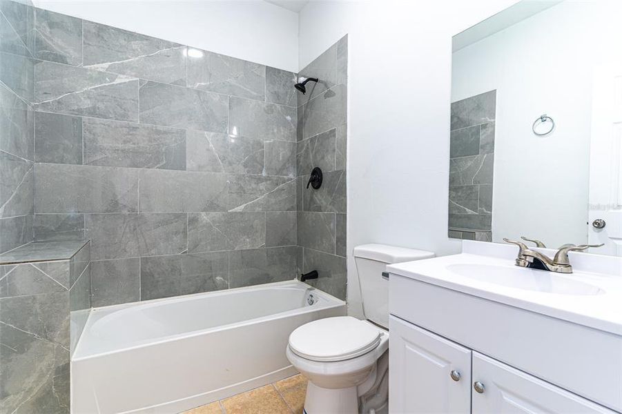 Furnished interior view inside a new home in , Lake Placid (Image 8).