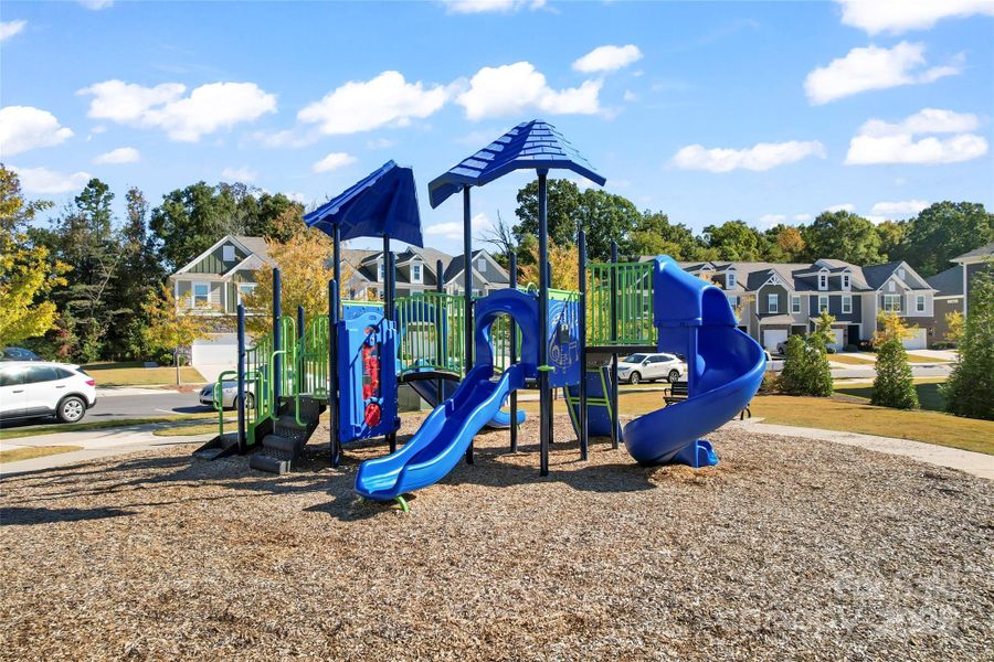 Community amenities in Harper's Run, Matthews (Image 43).