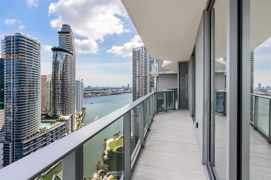 Condo located in Miami, FL showcasing its design and architecture (Image 29).