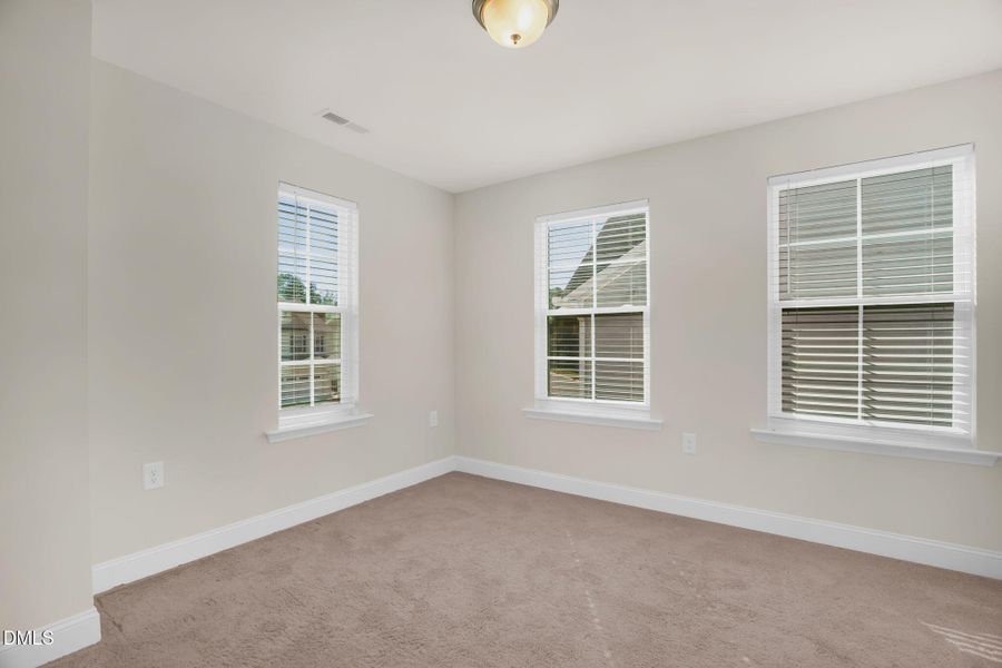 23-web-or-mls-2028 Seaford Dr-23