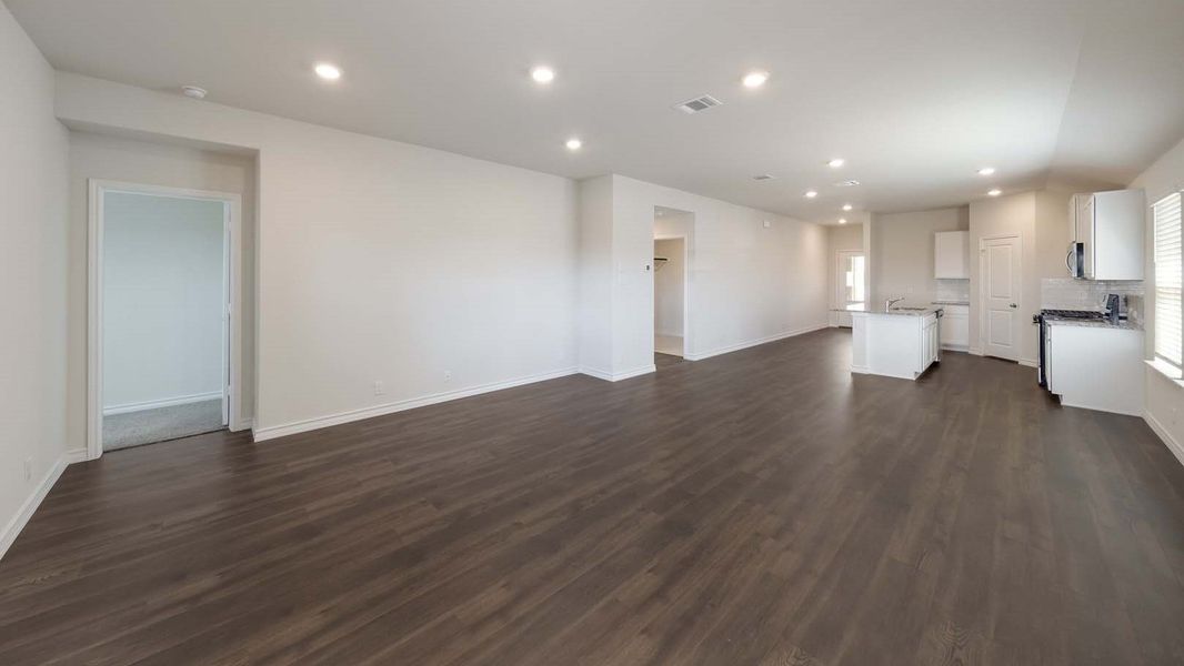 Spacious, unfurnished interior of a new home in Tamarron, Fulshear (Image 9).