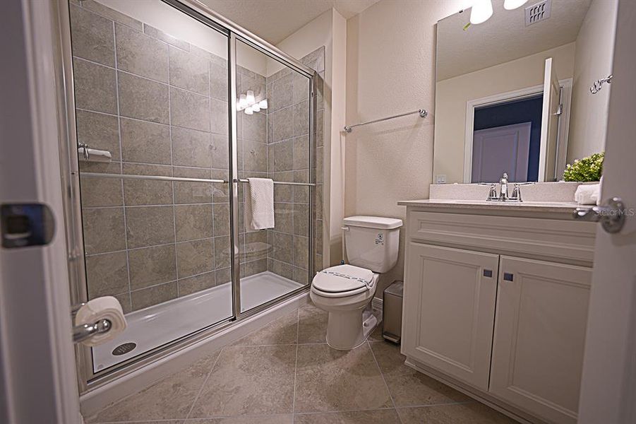 Furnished interior view inside a new home in , Clermont (Image 10).