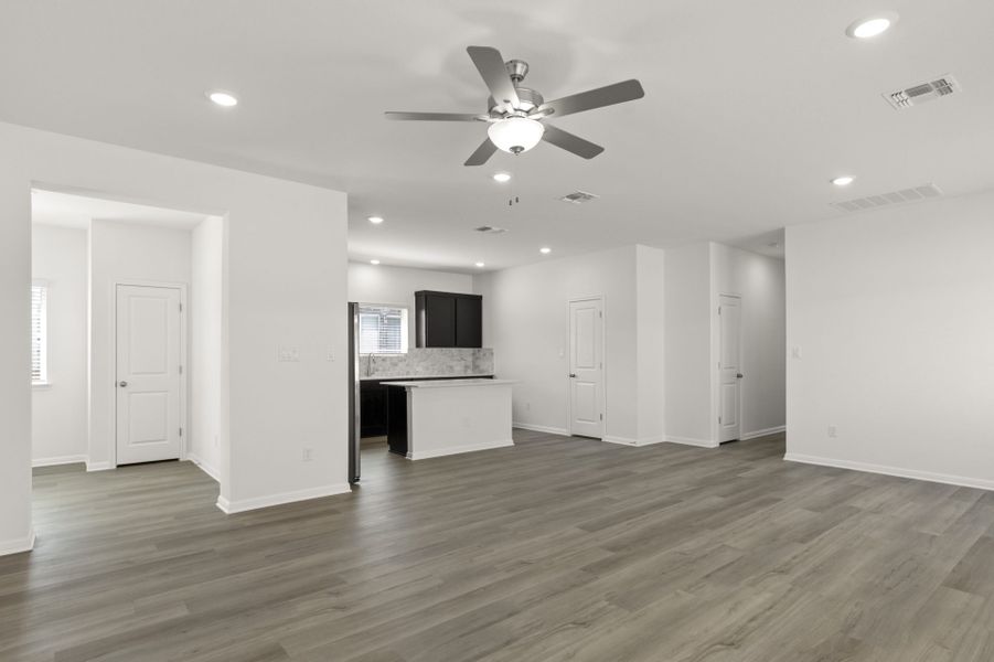 Spacious, unfurnished interior of a new home in Crosswinds, San Marcos (Image 15).