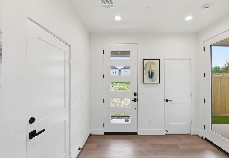 Spacious, unfurnished interior of a new home in , Houston (Image 21).