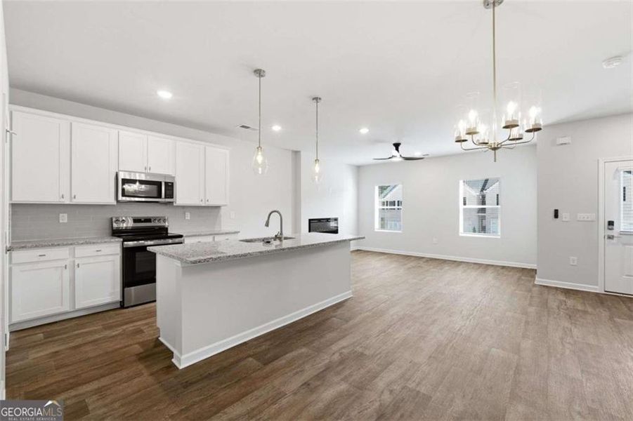 Furnished interior view inside a new home in Parkway James, Snellville (Image 10). Furnished interior view inside a new home in Parkway James, Snellville (Image 10).