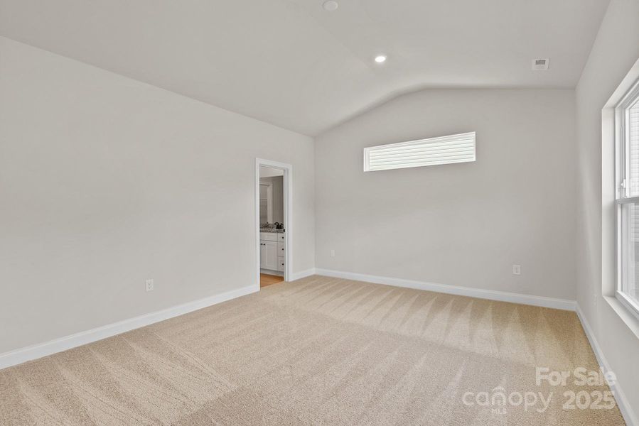 Spacious, unfurnished interior of a new home in Stagecoach Station, Gastonia (Image 18).
