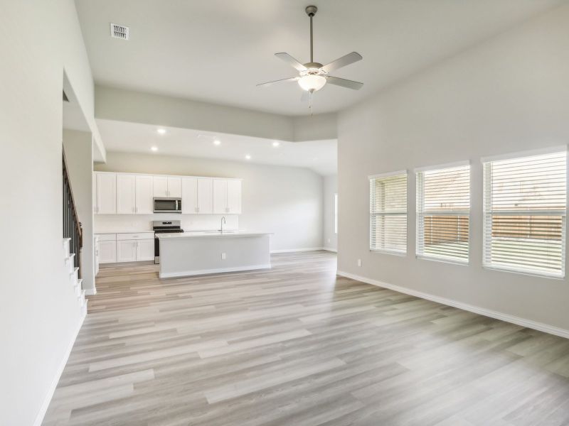 Spacious, unfurnished interior of a new home in Lakehaven - Premier Series, Farmersville (Image 16).