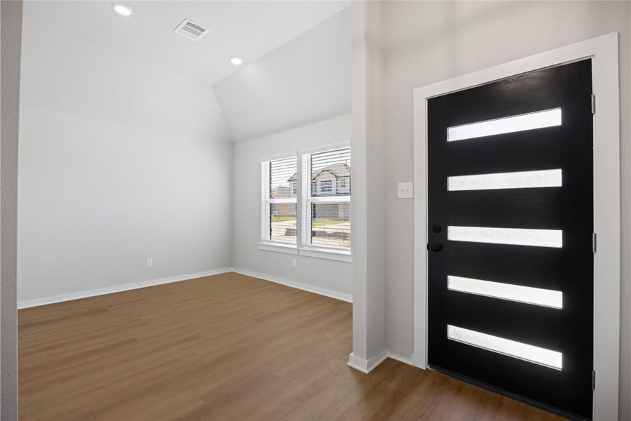 Spacious, unfurnished interior of a new home in Kendall Lakes, Alvin (Image 18). Spacious, unfurnished interior of a new home in Kendall Lakes, Alvin (Image 18).