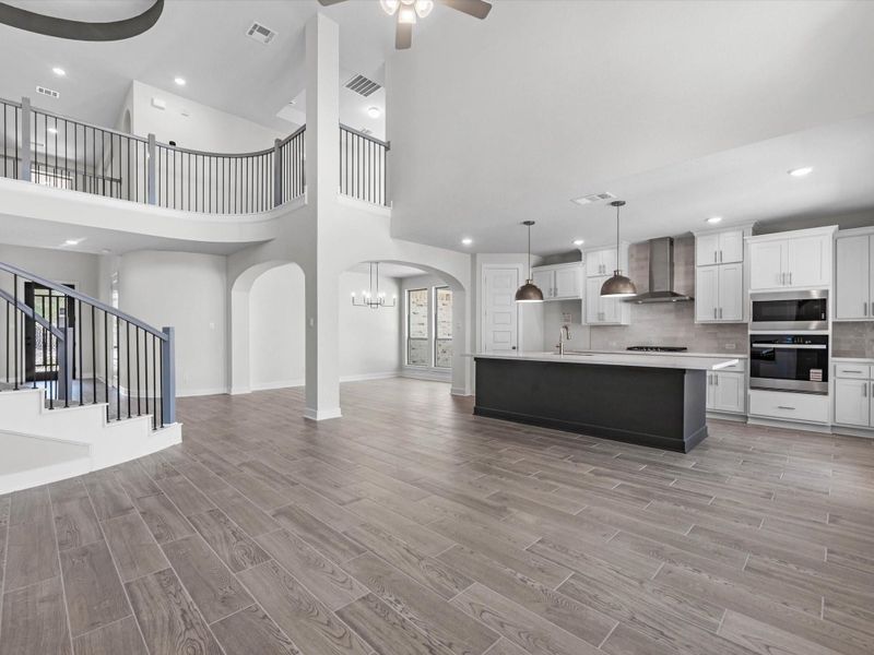 Representative image. Features, selections and colors may vary.