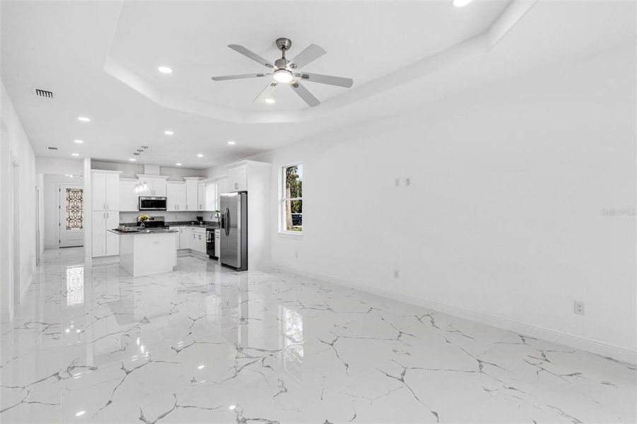 Spacious, unfurnished interior of a new home in , Tampa (Image 55).