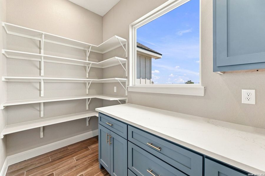Furnished interior view inside a new home in , Seguin (Image 10).