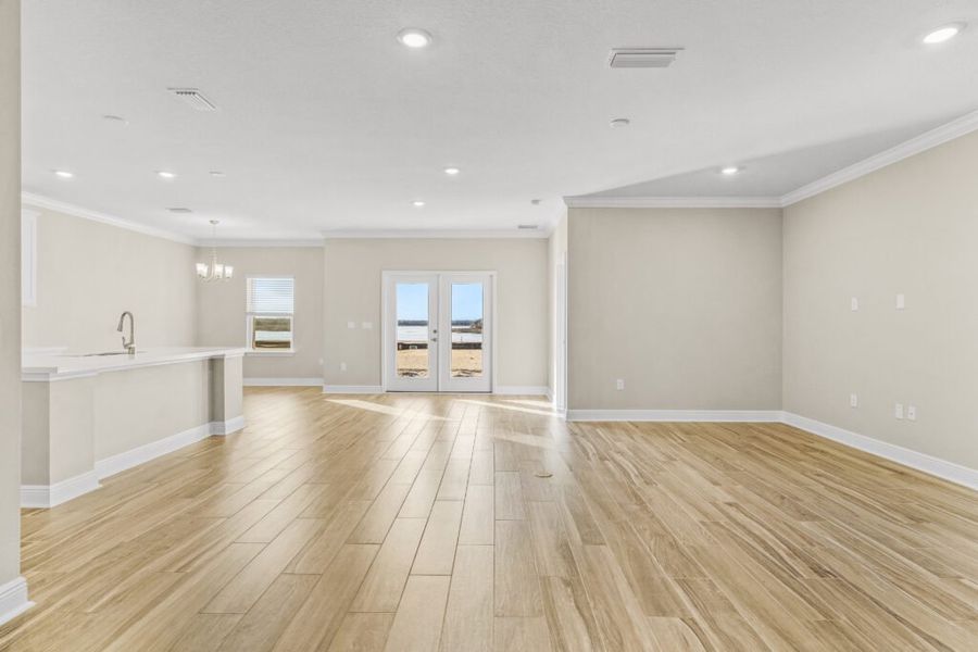 Spacious, unfurnished interior of a new home in Lake Merial, Panama City (Image 30).