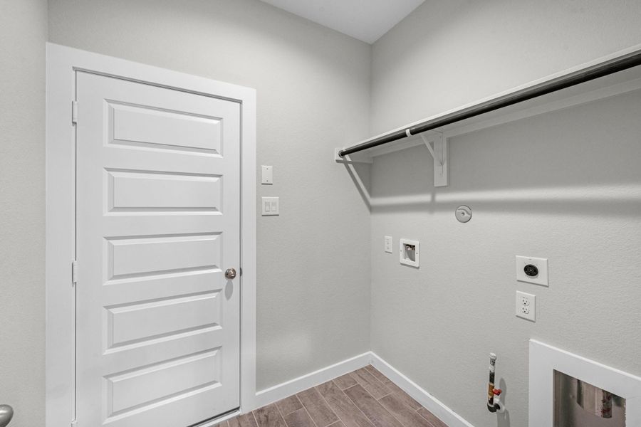Spacious, unfurnished interior of a new home in Barton Creek Ranch, Conroe (Image 22). Spacious, unfurnished interior of a new home in Barton Creek Ranch, Conroe (Image 22).