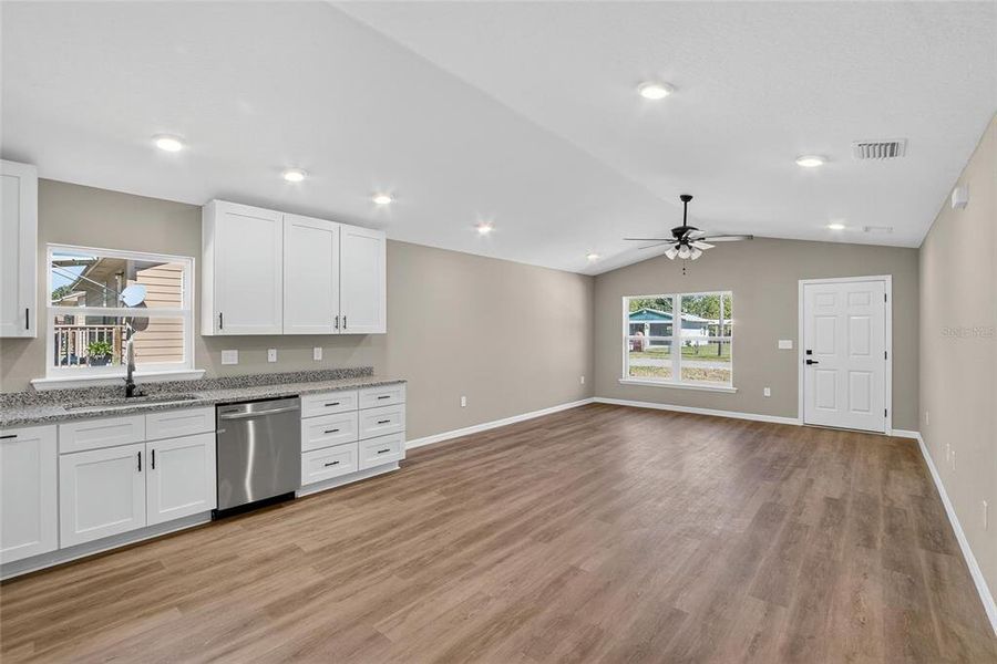 Spacious, unfurnished interior of a new home in , Fort Meade (Image 10).