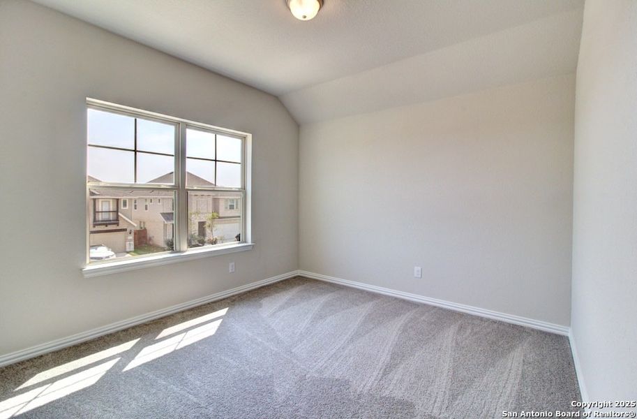 Spacious, unfurnished interior of a new home in Stream Waters, Seguin (Image 12).