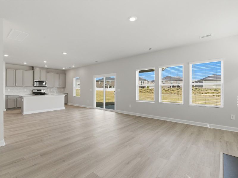 Spacious, unfurnished interior of a new home in Wexford Park, Fountain Inn (Image 10).