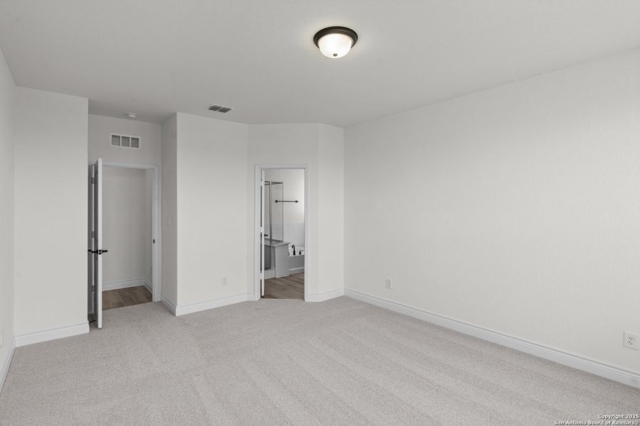 Spacious, unfurnished interior of a new home in Horizon Ridge, San Antonio (Image 9).